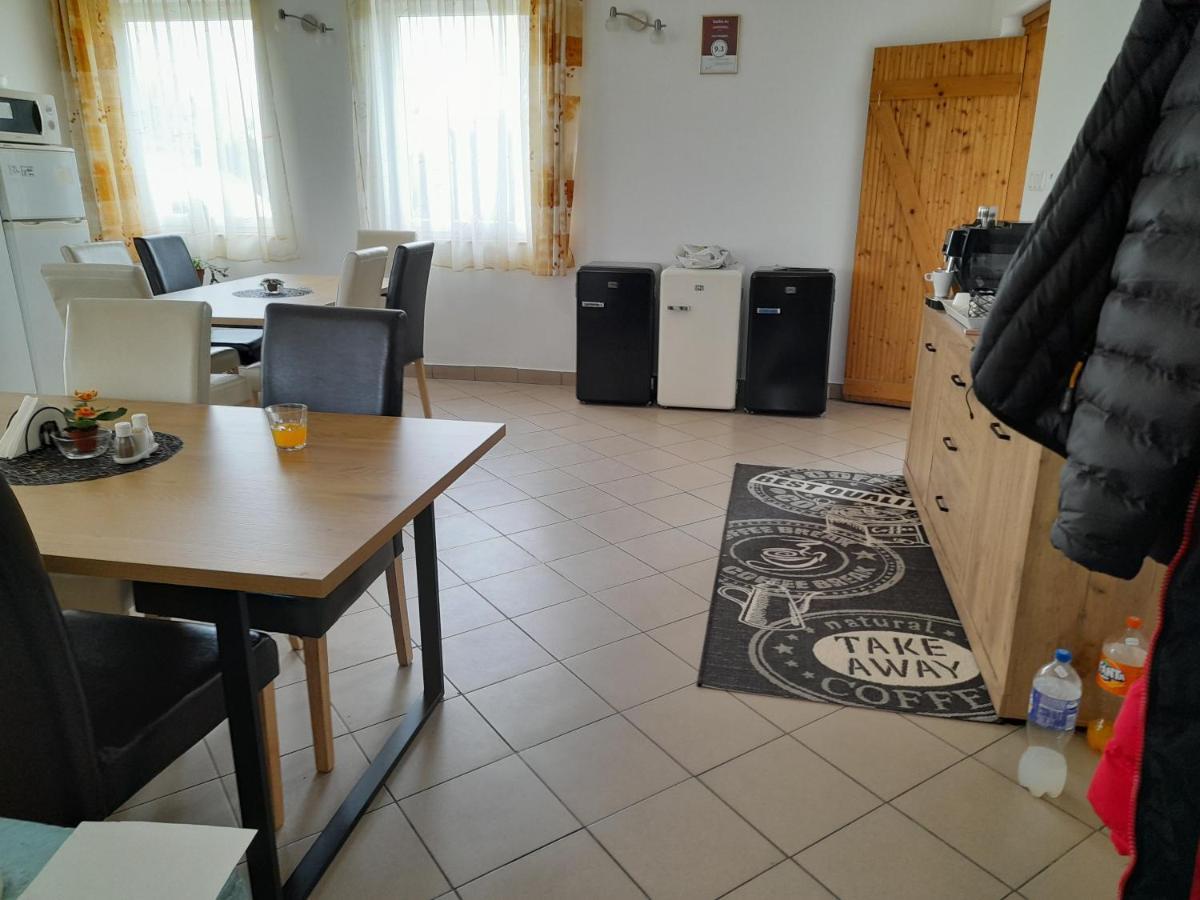 Anna Vendégház Szeleste Extérieur photo